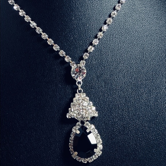 Set of Sparkling black and crystal necklace & earrings - Picture 1 of 4